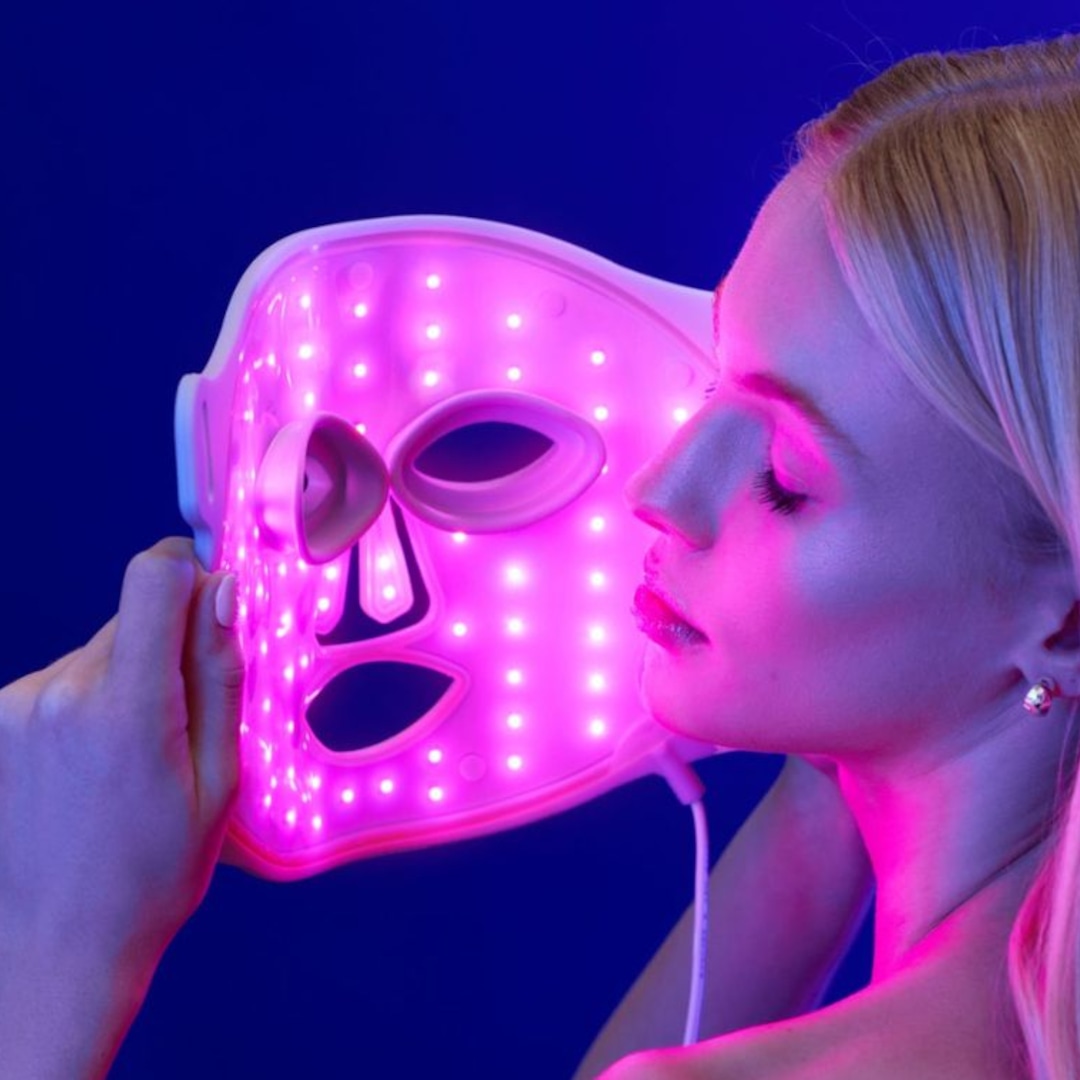 Best Blue & Green Light Therapy Devices for Reduced Acne, Glowing Skin